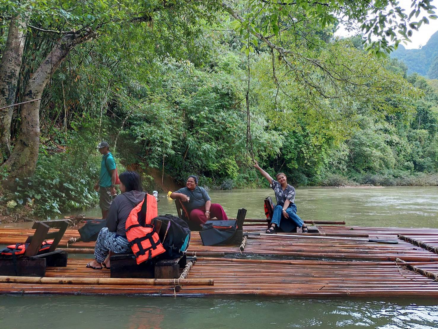 Bamboo Rafting (1 hr.)